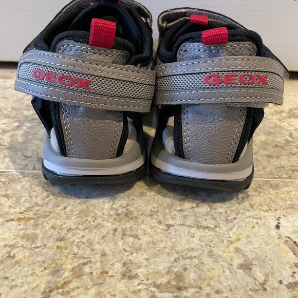 Geox boys sandals, respira, size 30 (children size 12) gray, black, and red - Picture 3 of 5